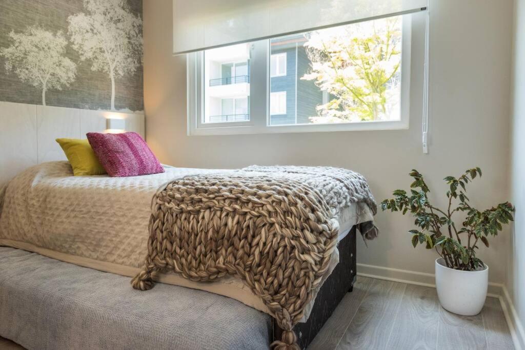Condominio: Tranquil Two-bedroom Retreat With Pool And Access
